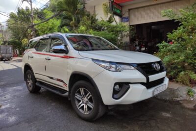 Xe Toyota Innova đưa đón nhân viên loại 7 chỗ